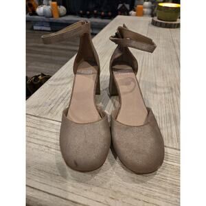 Eileen Fisher Women's Indi Metallic Platinum Ankle Strap Pumps Size 8 Heels